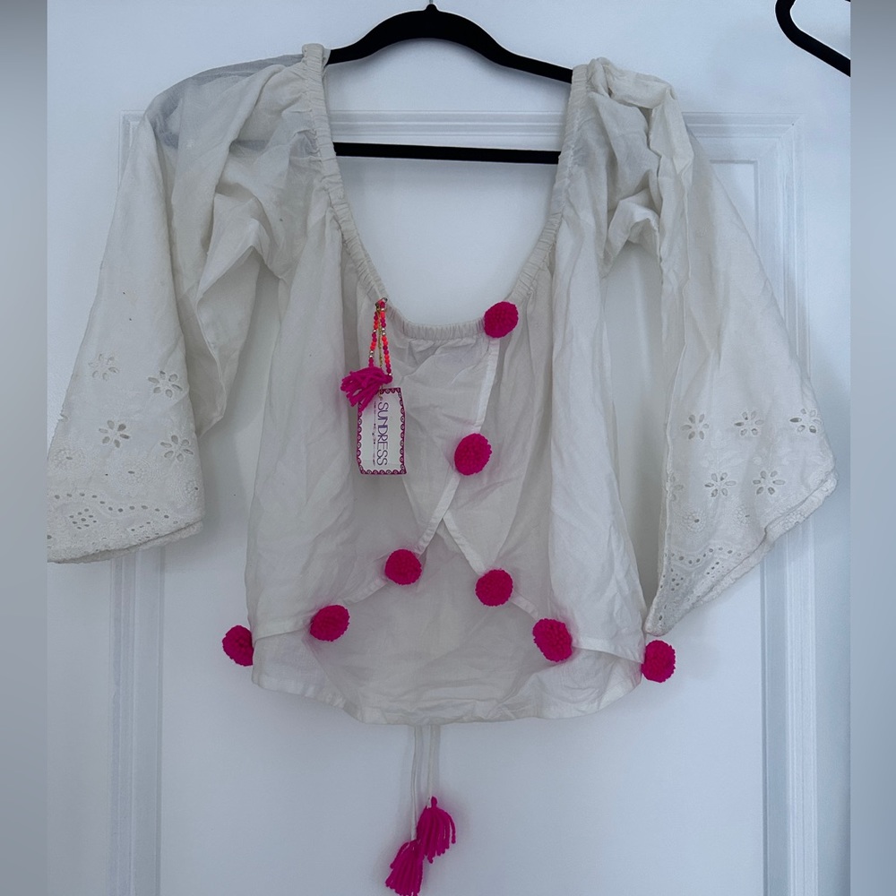 Summer top, off the shoulders, cute back! Can be worn either side